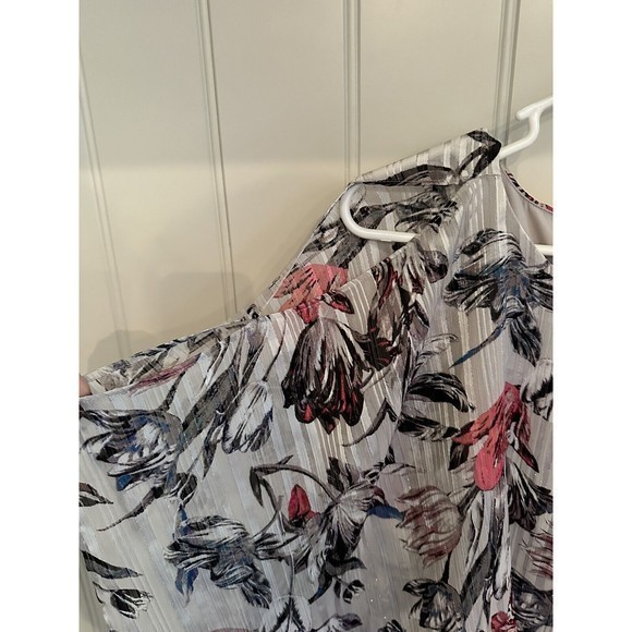 Jennifer Lopez JLo Floral Blouse,‎ Peek-a-boo Shoulder, Women's Size Medium - Picture 2 of 5